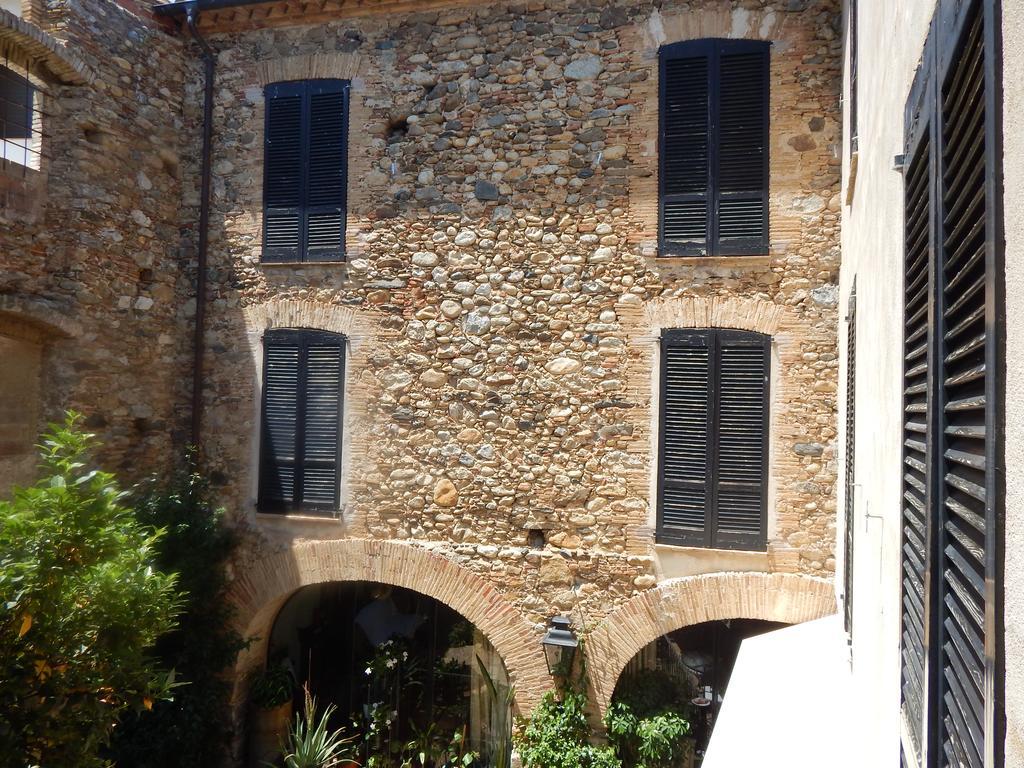 Hotel De La Font Peralada Exterior photo